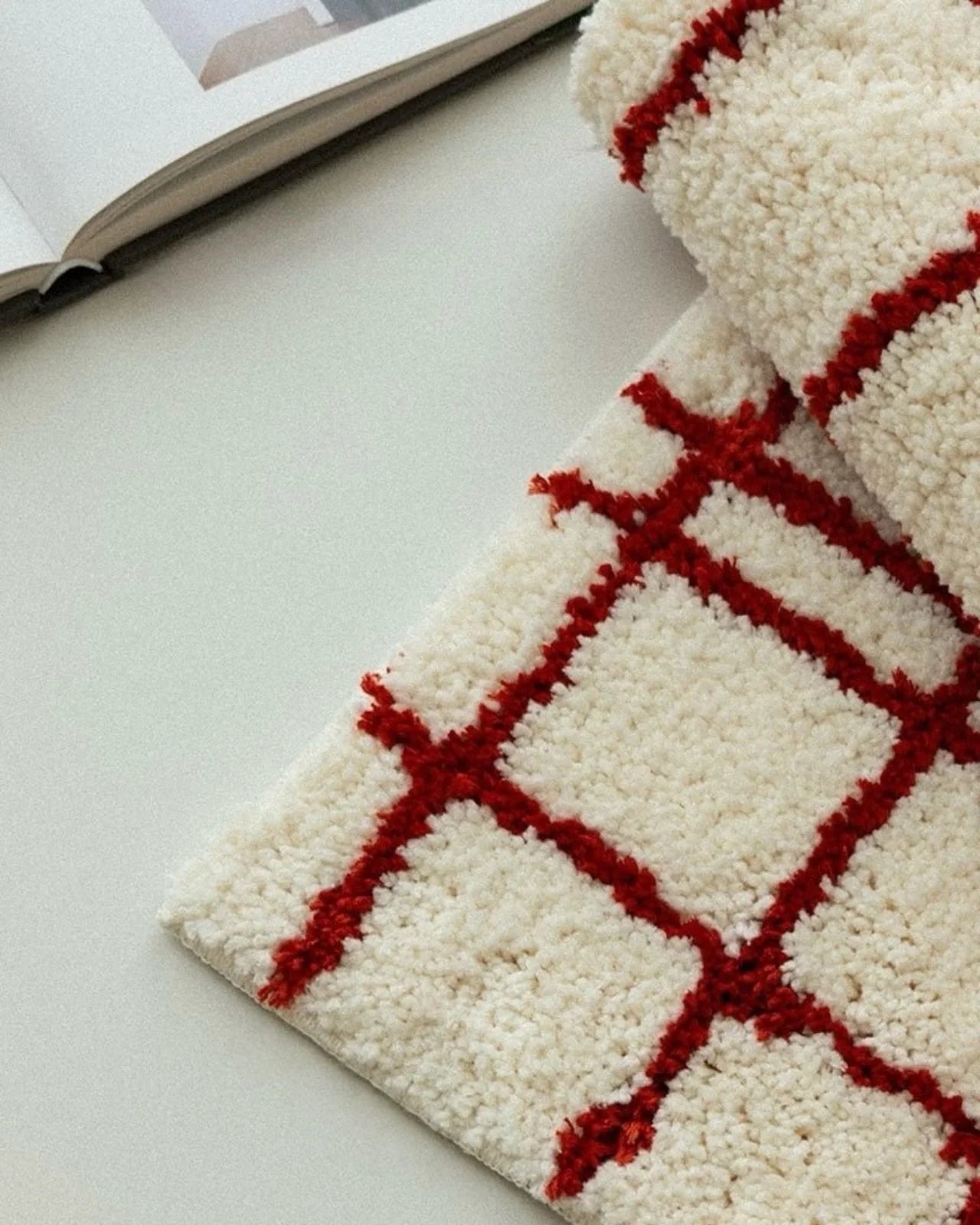 Ultra Soft Minimalist Nordic Stripe Bath Rug, Absorbent, Anti-Slippery Mat